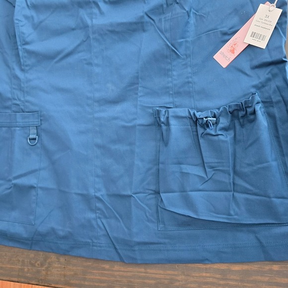Koi Stretch Caribbean Blue Mackenzie Scrub Top 3X Zipper Pocket Stretch Uniform - Picture 4 of 9
